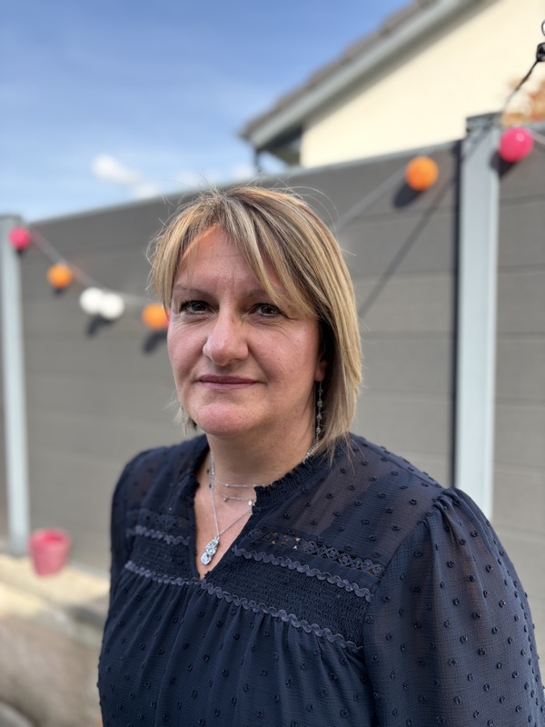 Cécilia, coiffeuse à domicile